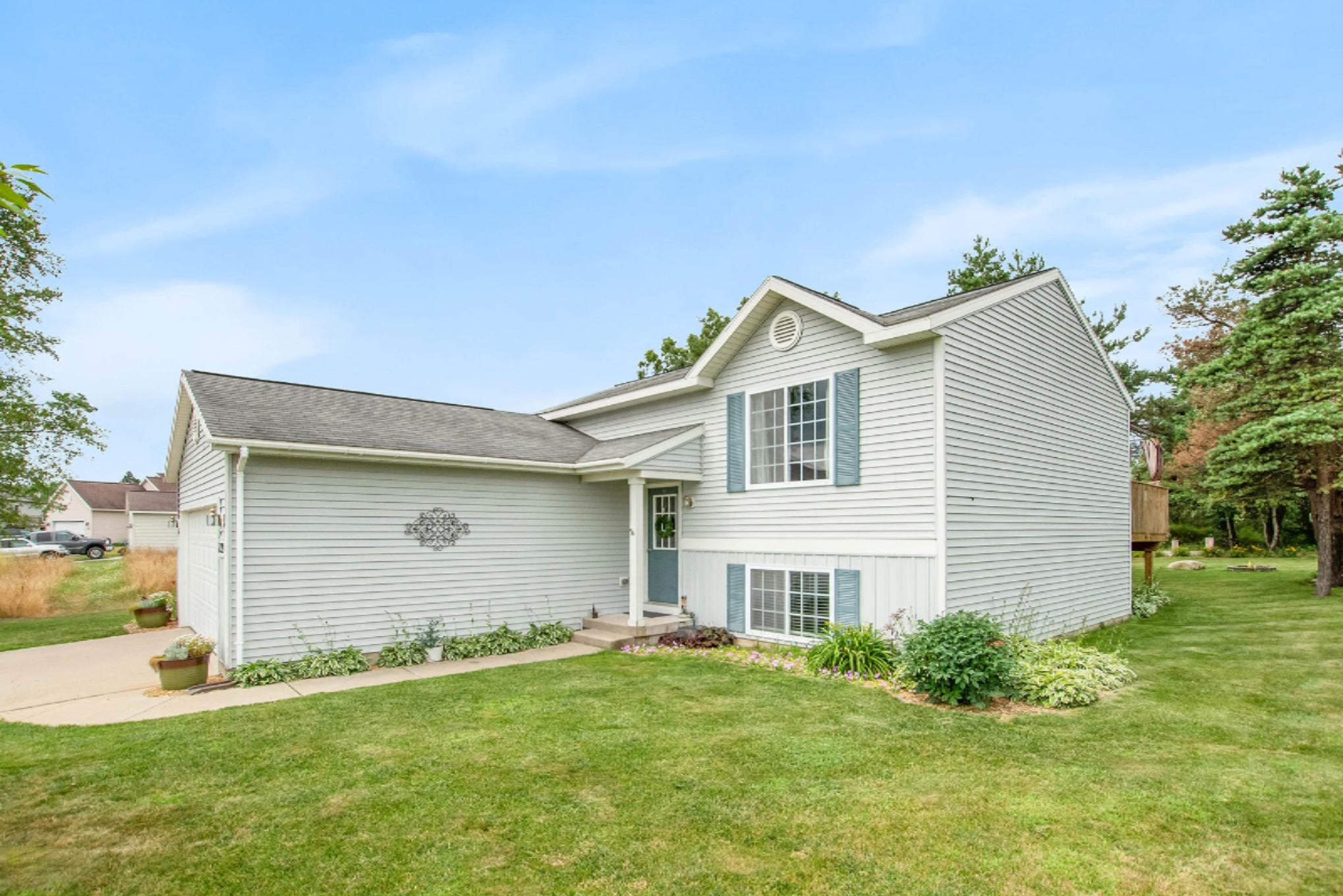 759 Pine Ridge Drive Belding, MI 48809 - Photo 1 of 39 DSC08505