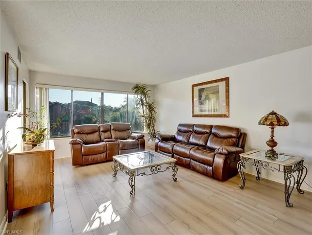 $345,000 | 114 Cypress Way East, Unit D4, Naples, FL 34110