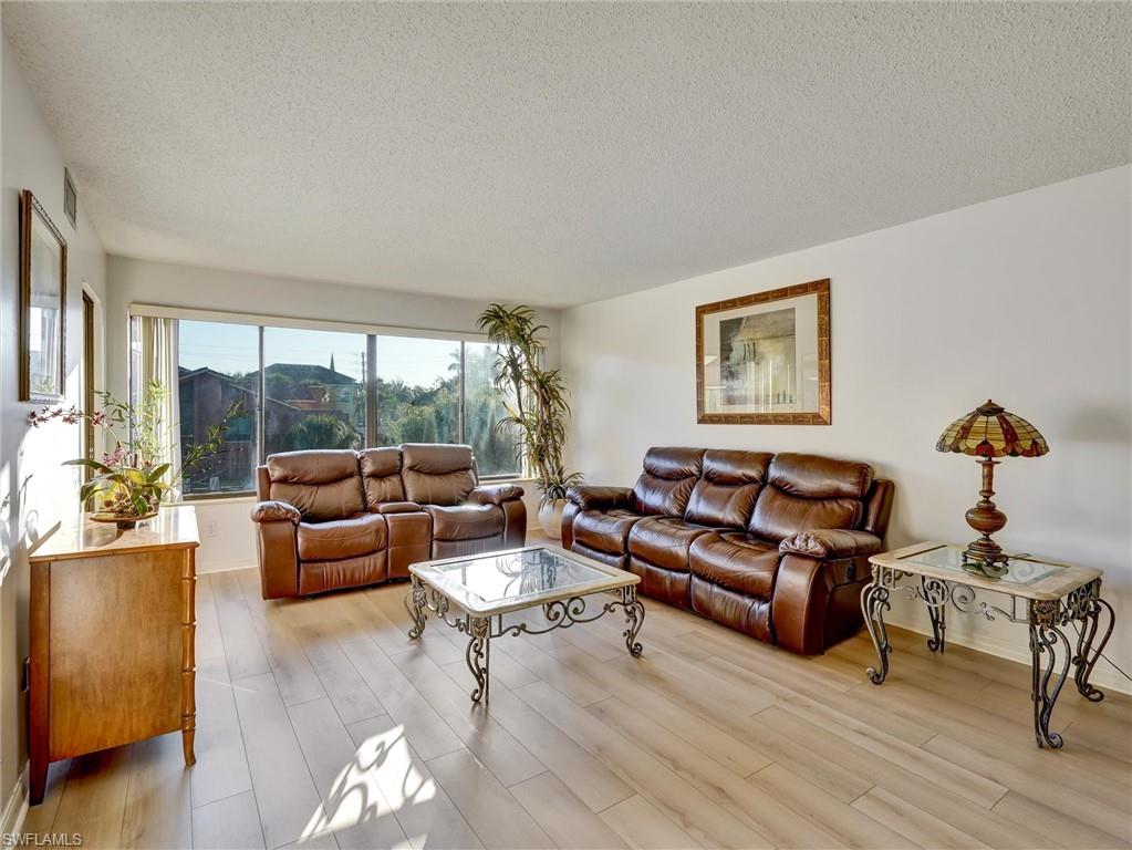 114 Cypress Way East, Unit D4 Naples, FL 34110 - Photo 5 of 28