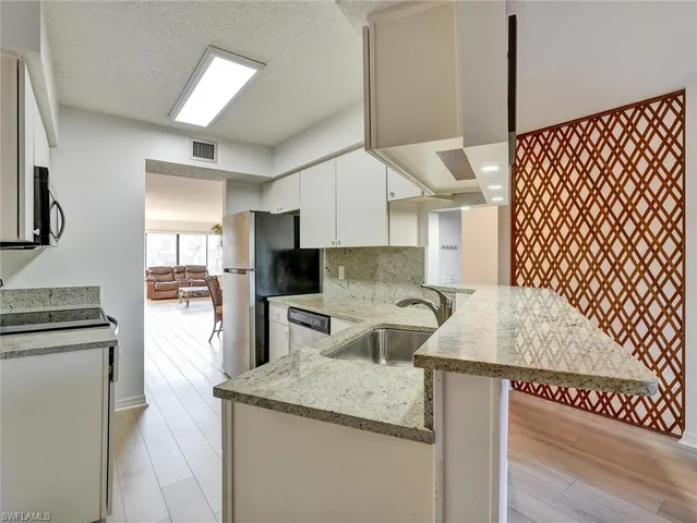 $345,000 | 114 Cypress Way East, Unit D4, Naples, FL 34110