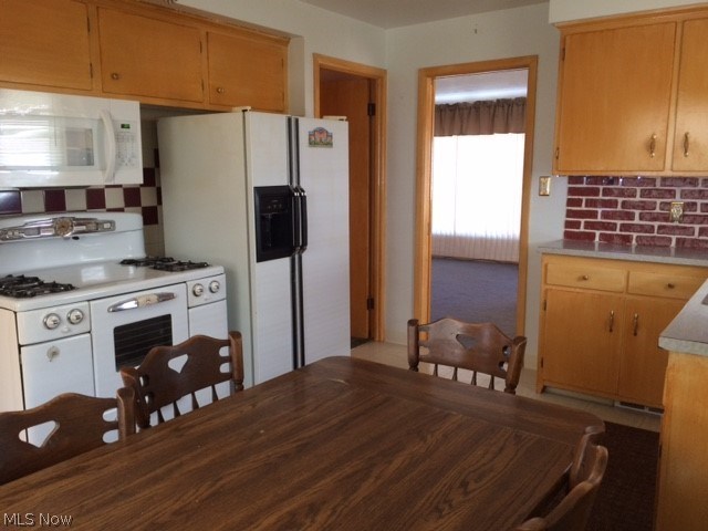 9712 David Road Cleveland, OH 44125 - Photo 6 of 22