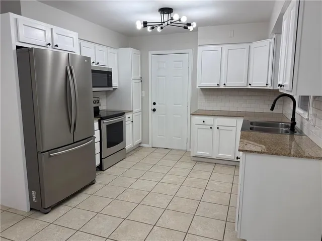 $330,000 | 1316 East 101st Street, Kansas City, MO 64131