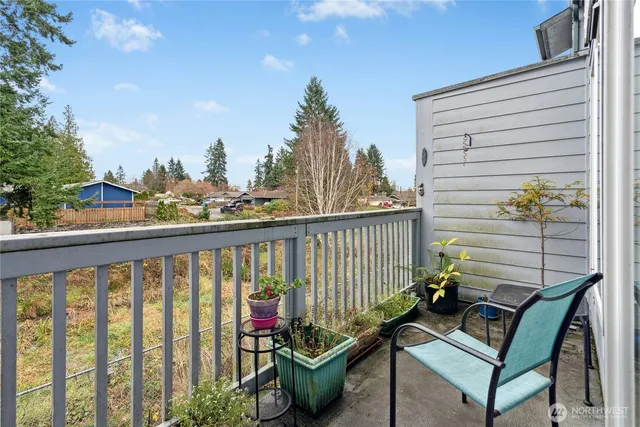 $275,000 | 8823 Holly Drive, Unit H204, Everett, WA 98208