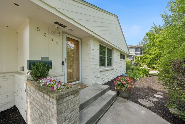 $725,000 | 5209 West 61st Street, Edina, MN 55436