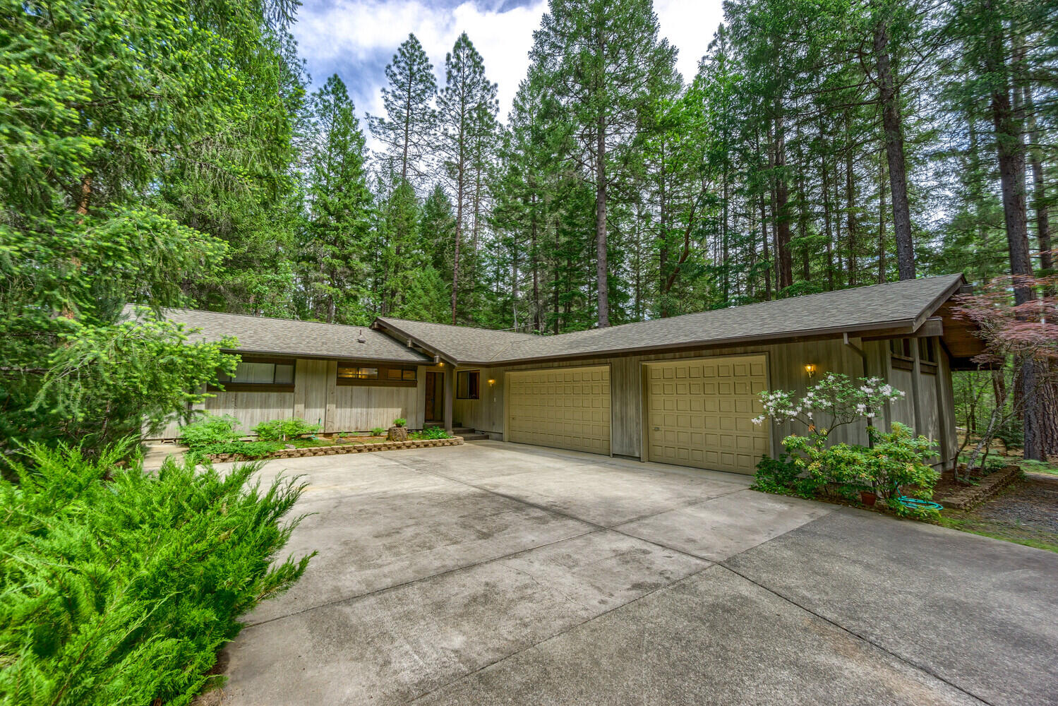 820 Pleasant Creek Road Rogue River, OR 97537 - Photo 1 of 41 32_PCR_32_mls