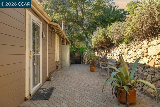 $699,000 | 7308 Altura Place, Oakland, CA 94605