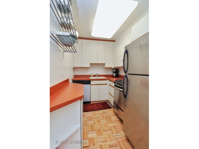 850 North Dewitt Place, Unit 20F Chicago, IL 60611 - Photo 5 of 10