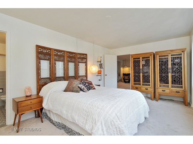 850 North Dewitt Place, Unit 20F Chicago, IL 60611 - Photo 8 of 10
