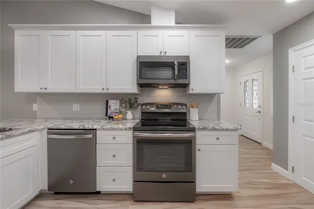 $599,999 | 6142 Caroline Drive, Wesley Chapel, FL 33545