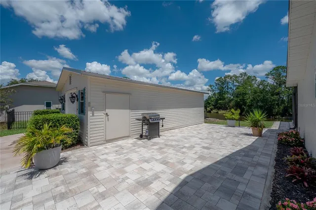 $599,999 | 6142 Caroline Drive, Wesley Chapel, FL 33545