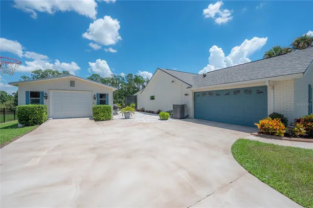$599,999 | 6142 Caroline Drive, Wesley Chapel, FL 33545