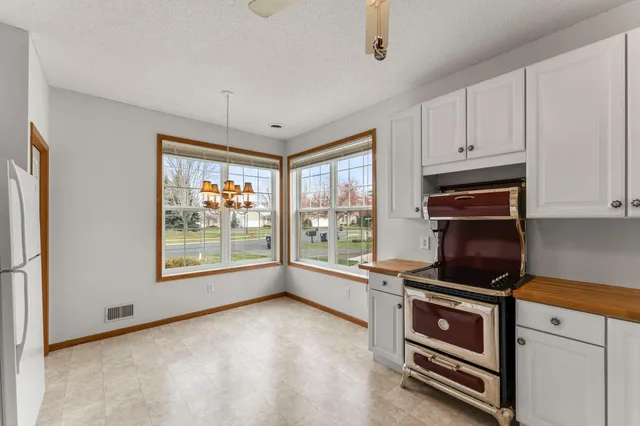 $375,000 | 1656 Oakbrooke Way, Eagan, MN 55122