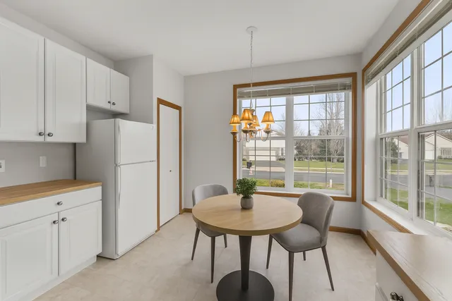 $375,000 | 1656 Oakbrooke Way, Eagan, MN 55122