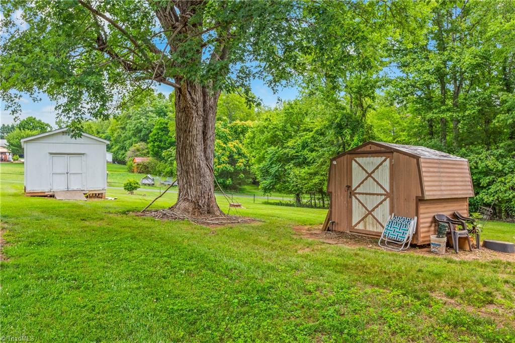 304 Armstrong Road Pilot Mountain, NC 27041 - Photo 31 of 42