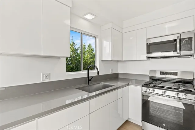 $425,000 | 420 North Market Street, Unit 32, Inglewood, CA 90302