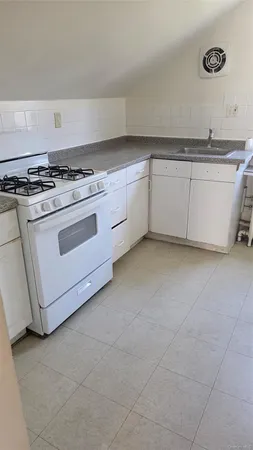 $1,700 | 76 Church Street, Nanuet, NY 10954