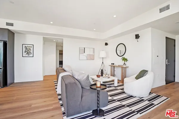 $5,417 | 1110 South Spaulding Avenue, Unit PH2, Los Angeles, CA 90019