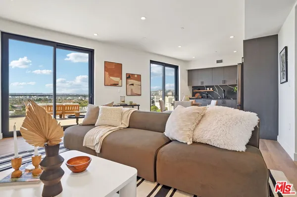 $5,417 | 1110 South Spaulding Avenue, Unit PH2, Los Angeles, CA 90019