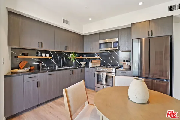 $5,417 | 1110 South Spaulding Avenue, Unit PH2, Los Angeles, CA 90019