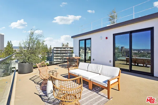 $5,417 | 1110 South Spaulding Avenue, Unit PH2, Los Angeles, CA 90019