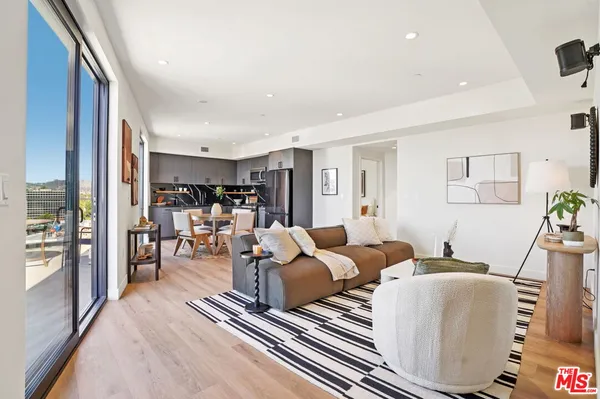 $5,417 | 1110 South Spaulding Avenue, Unit PH2, Los Angeles, CA 90019