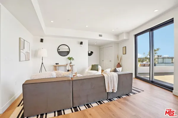 $5,417 | 1110 South Spaulding Avenue, Unit PH2, Los Angeles, CA 90019