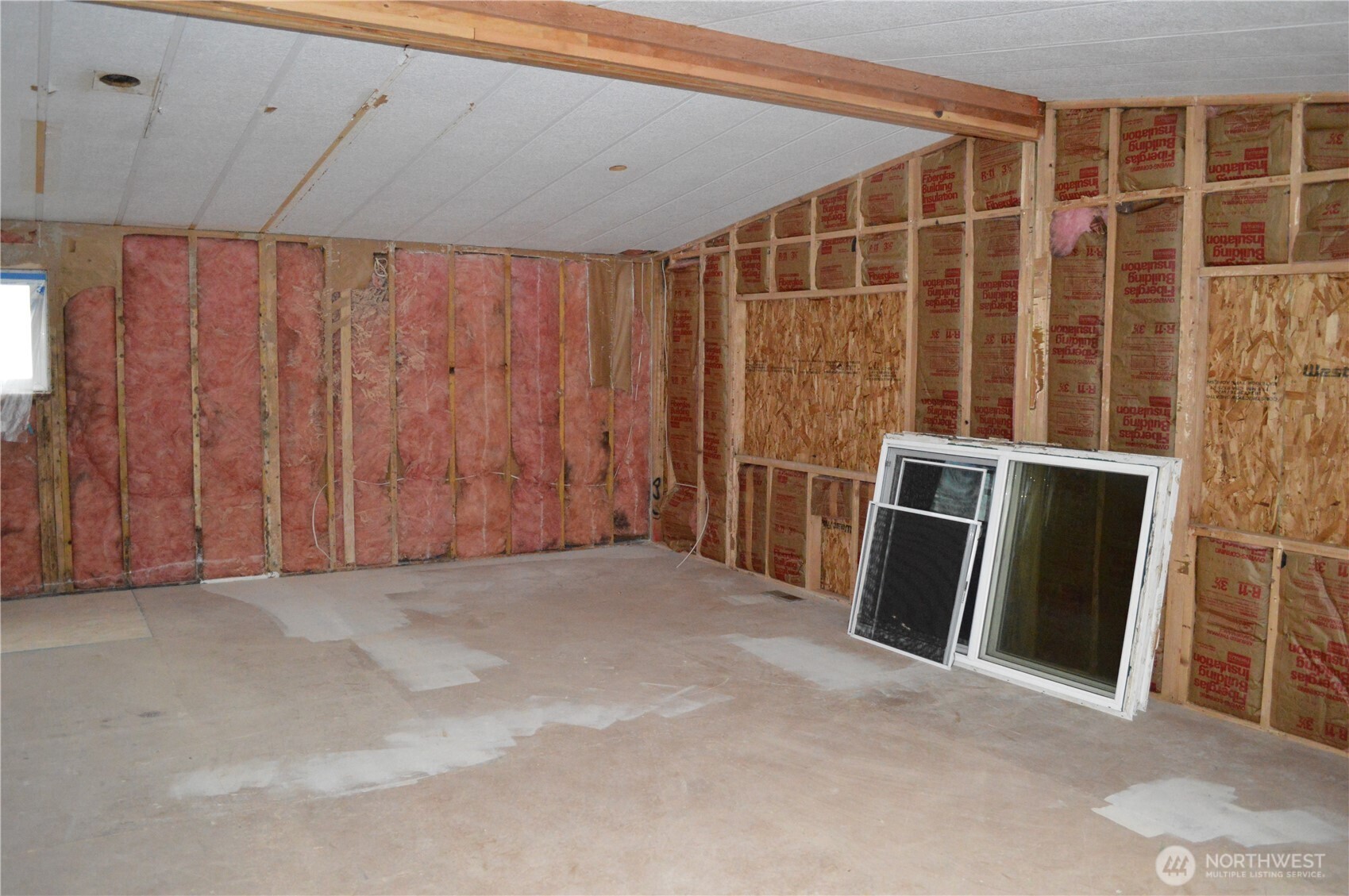 425 Chuckanut Drive North, Unit 4 Bellingham, WA 98229 - Photo 12 of 23 a view of an empty room with a window