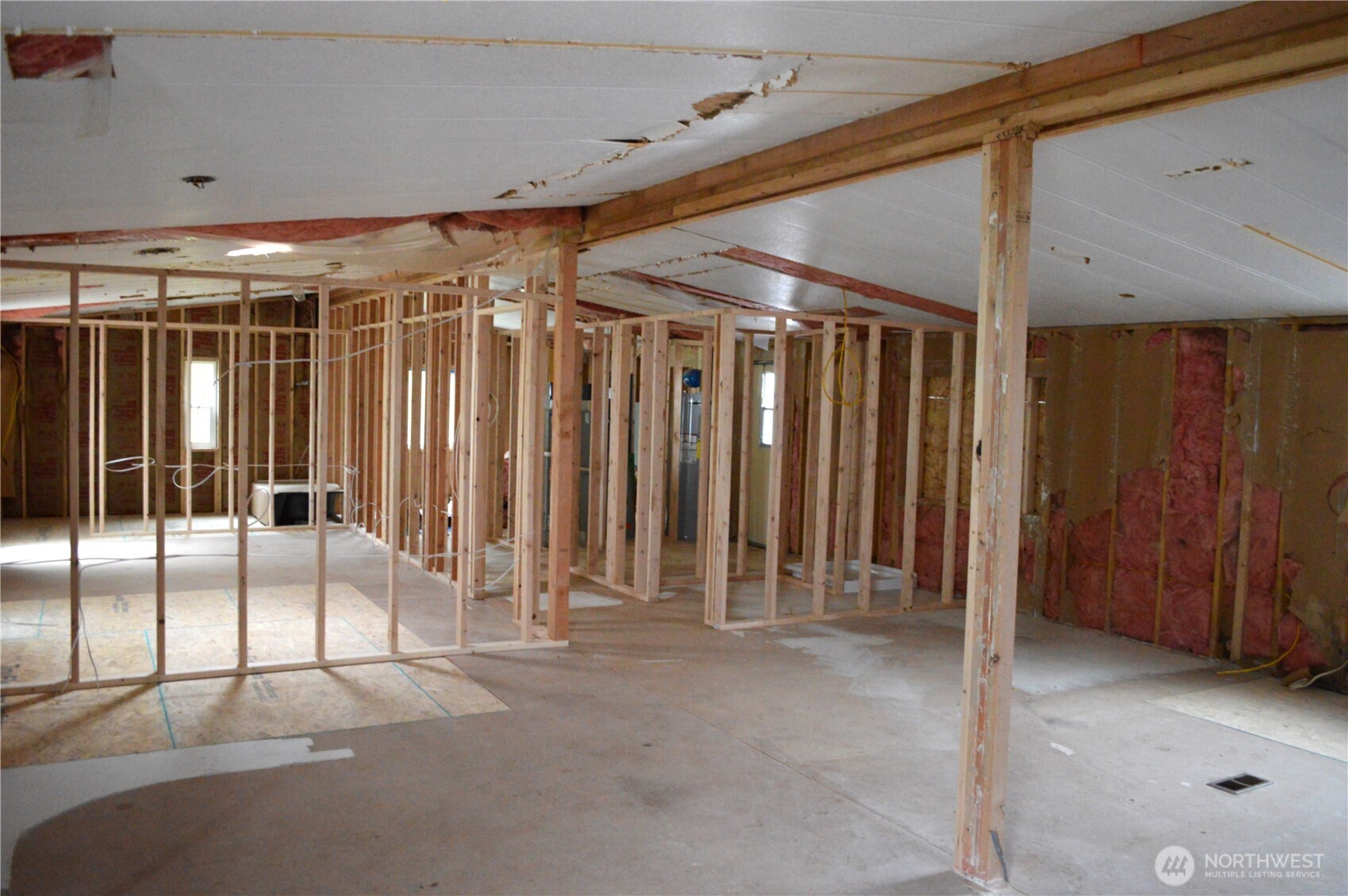 425 Chuckanut Drive North, Unit 4 Bellingham, WA 98229 - Photo 13 of 23 a view of an empty room with floor to ceiling window