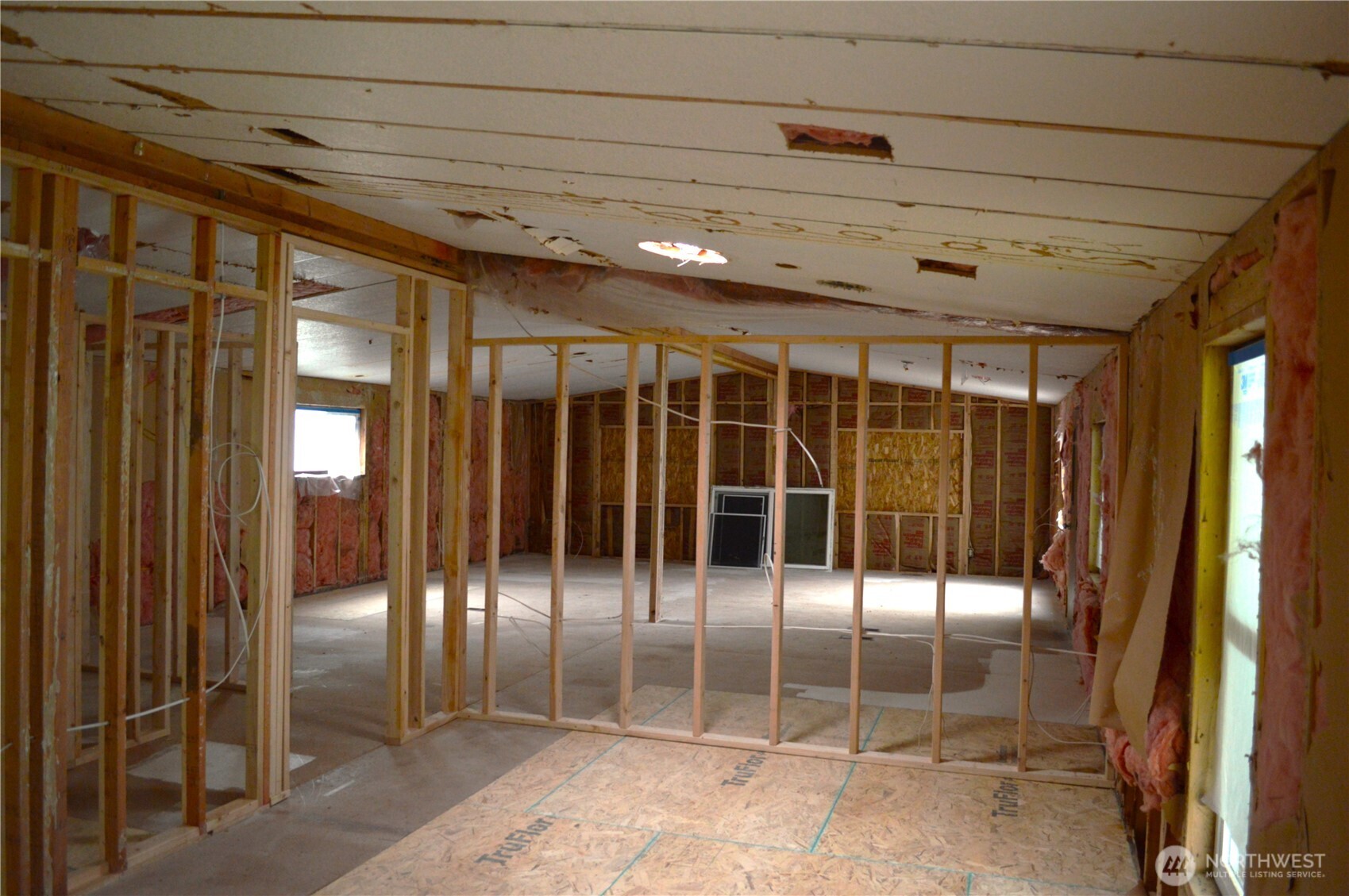 425 Chuckanut Drive North, Unit 4 Bellingham, WA 98229 - Photo 18 of 23 a view of a hallway