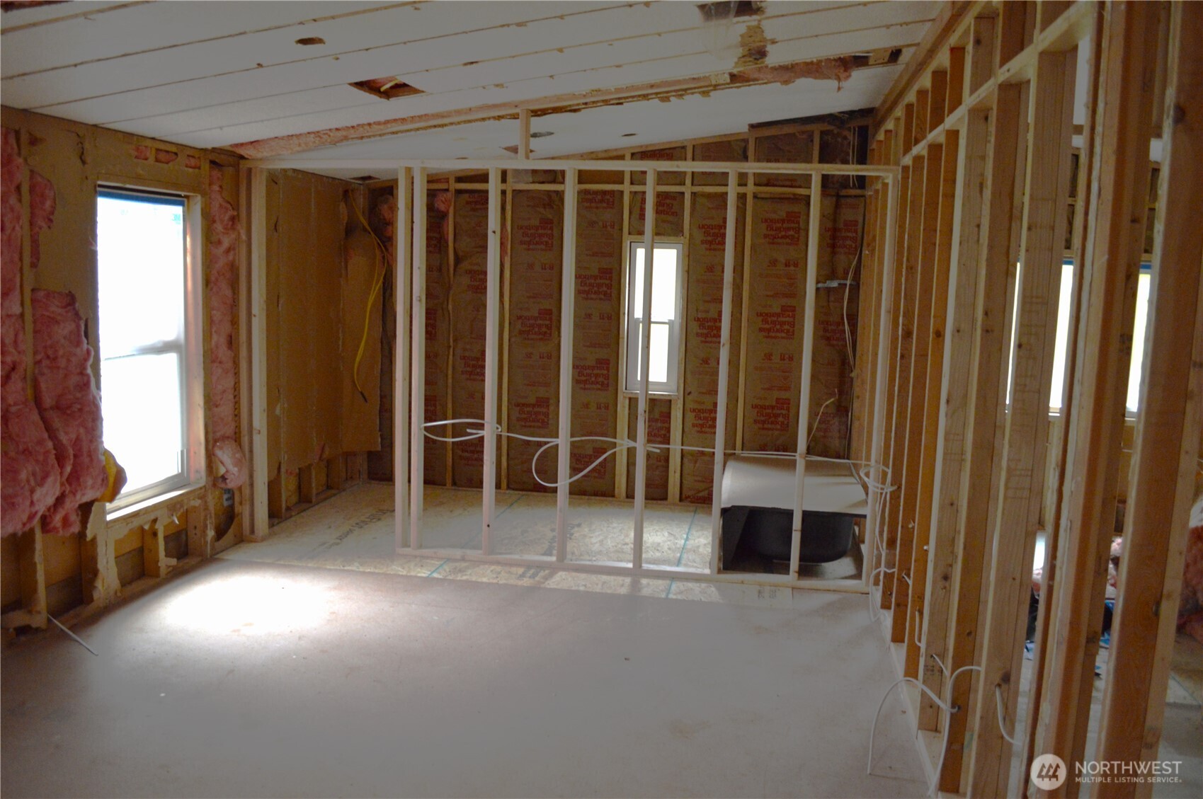 425 Chuckanut Drive North, Unit 4 Bellingham, WA 98229 - Photo 22 of 23 a view of an empty room with a window