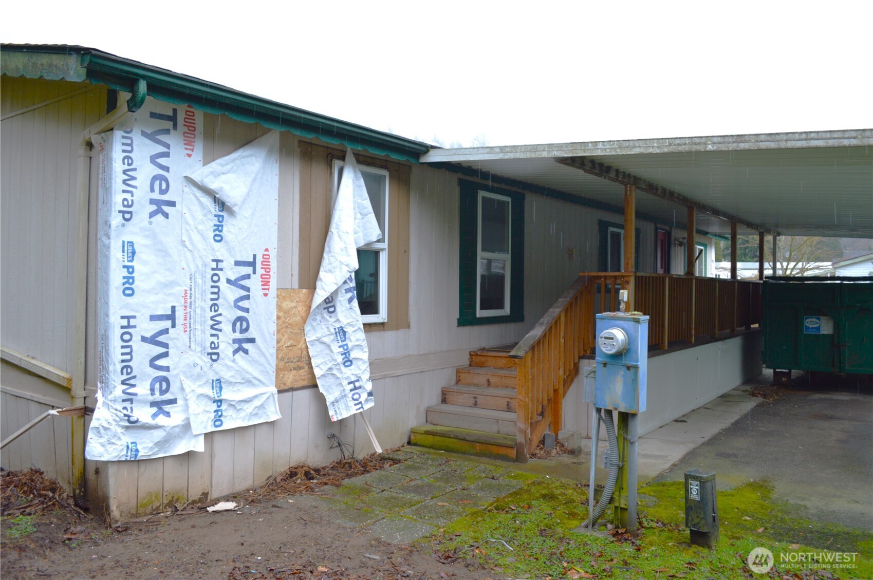 425 Chuckanut Drive North, Unit 4 Bellingham, WA 98229 - Photo 10 of 23 a front view of a house with a yard