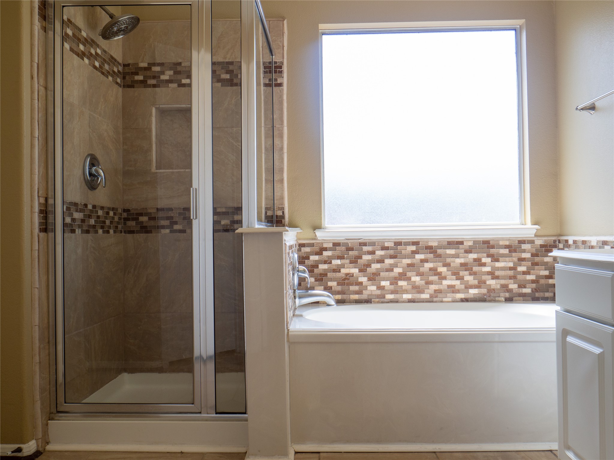 22527 Goss Spring Court Spring, TX 77373 - Photo 19 of 24 a bathroom with a bathtub and shower