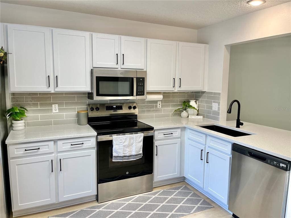 2355 Water View Loop Kissimmee, FL 34743 - Photo 4 of 12