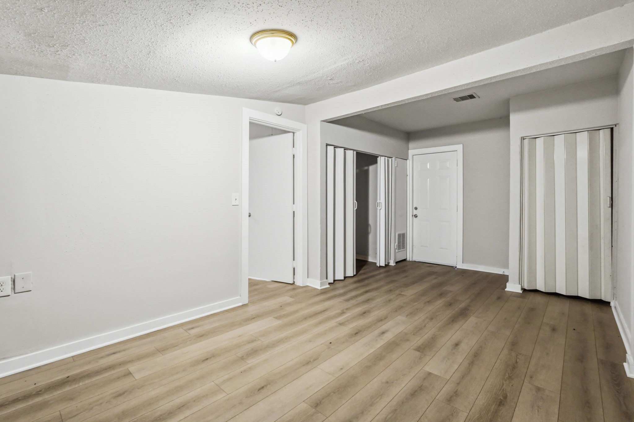 4953 Bataan Road Houston, TX 77033 - Photo 10 of 12