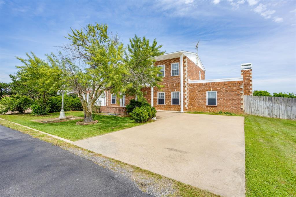 807 Caddo Road Joshua, TX 76058 - Photo 3 of 40