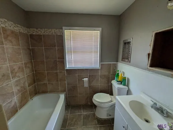 $1,350 | 5966 Clayton Drive, Baton Rouge, LA 70805