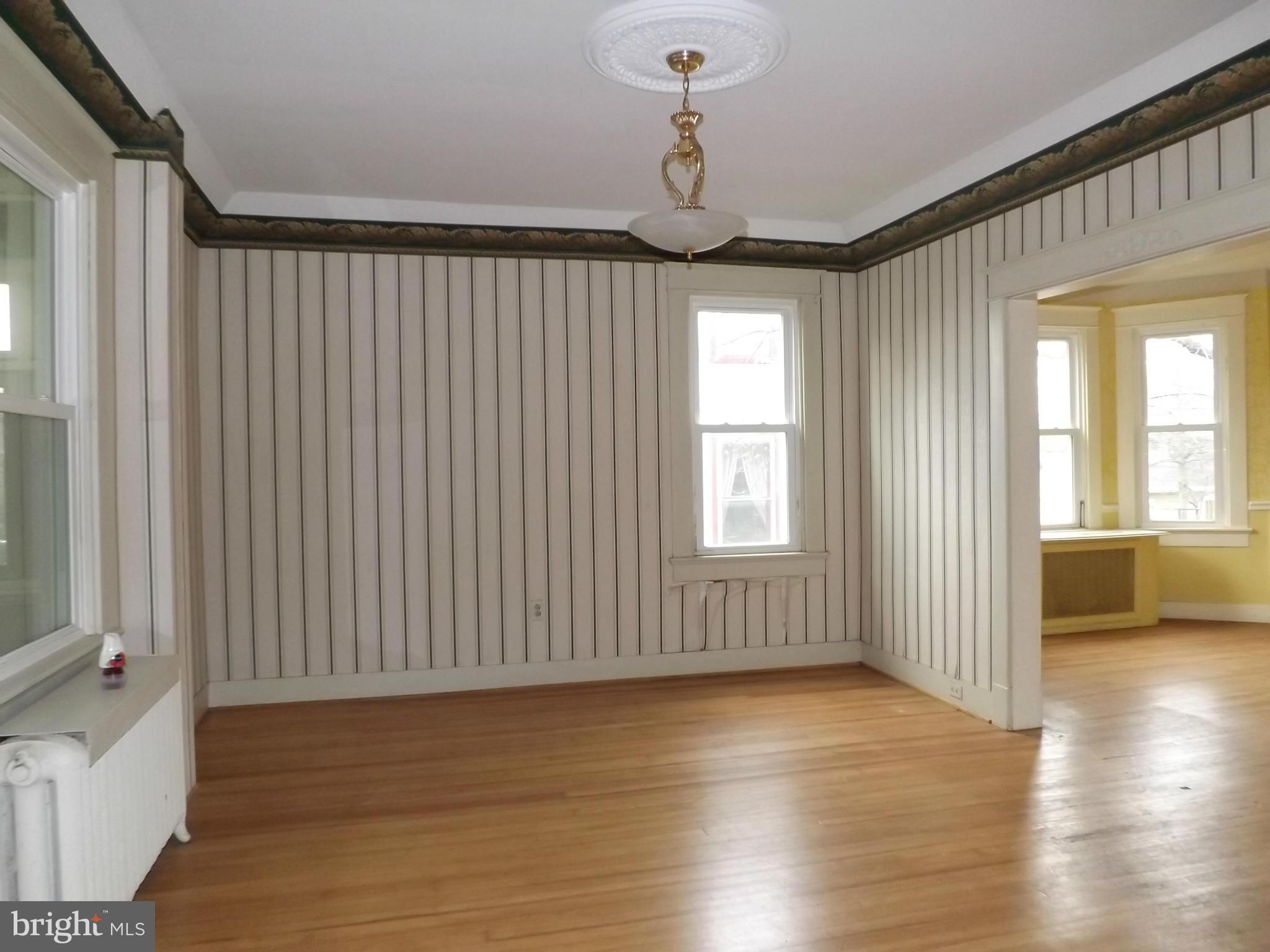 3304 Rueckert Avenue Baltimore, MD 21214 - Photo 6 of 17 Living Room