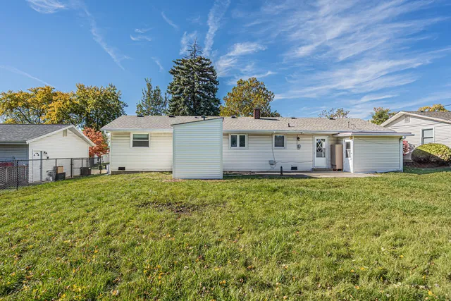 $359,000 | 403 Arrowhead Trail, Carol Stream, IL 60188