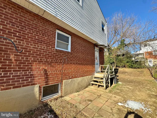 $2,700 | 3927 Vermont Avenue, Alexandria, VA 22304