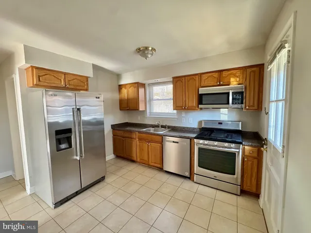 $2,700 | 3927 Vermont Avenue, Alexandria, VA 22304