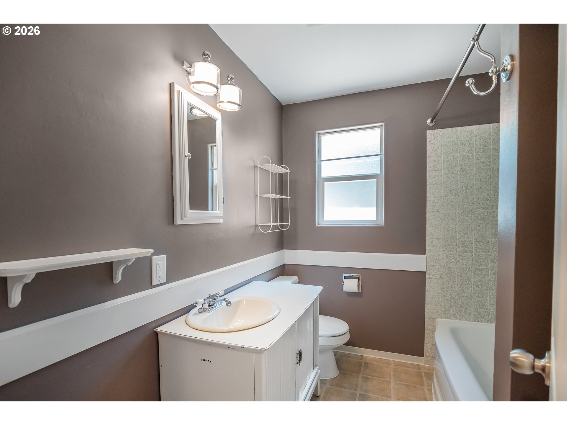 1807 Milo Way Eugene, OR 97404 - Photo 26 of 40 Bathroom