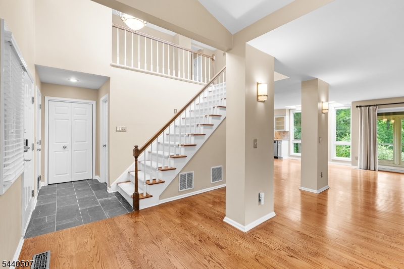 31 Stone Row Lane Oak Ridge, NJ 07438 - Photo 3 of 29
