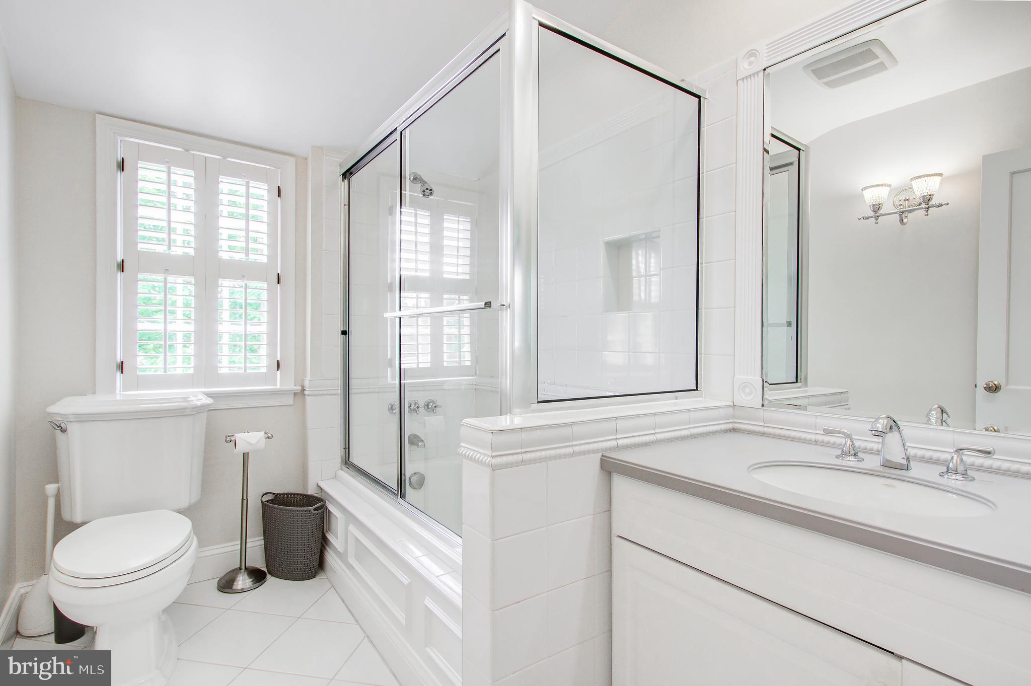 5814 Walton Road Bethesda, MD 20817 - Photo 19 of 29 Full bath #2 upper level