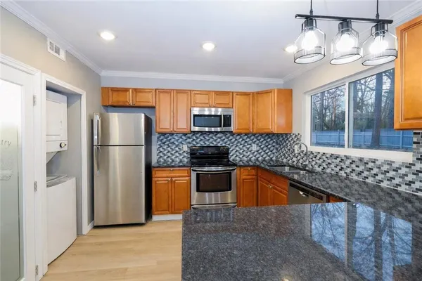$1,800 | 1277 Goodwin Road Northeast, Unit 1275, Atlanta, GA 30324