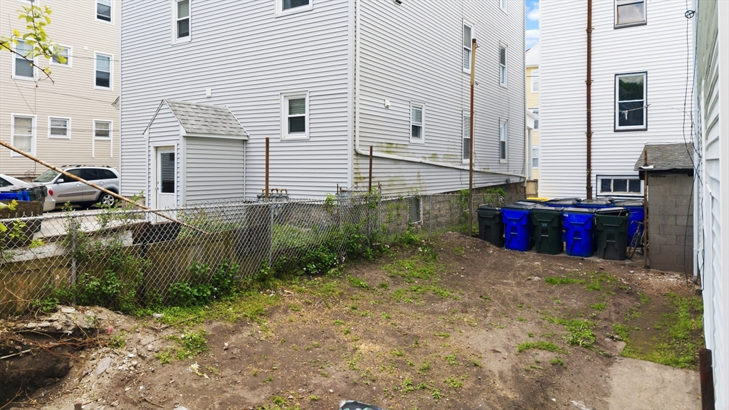 327 William Street Fall River, MA 02721 - Photo 8 of 41