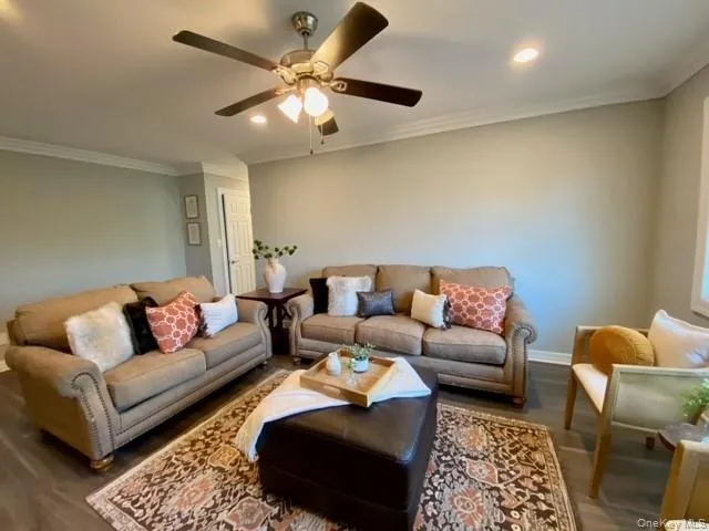 $2,250 | 307 Robinson Avenue, Unit 8, Patchogue, NY 11772