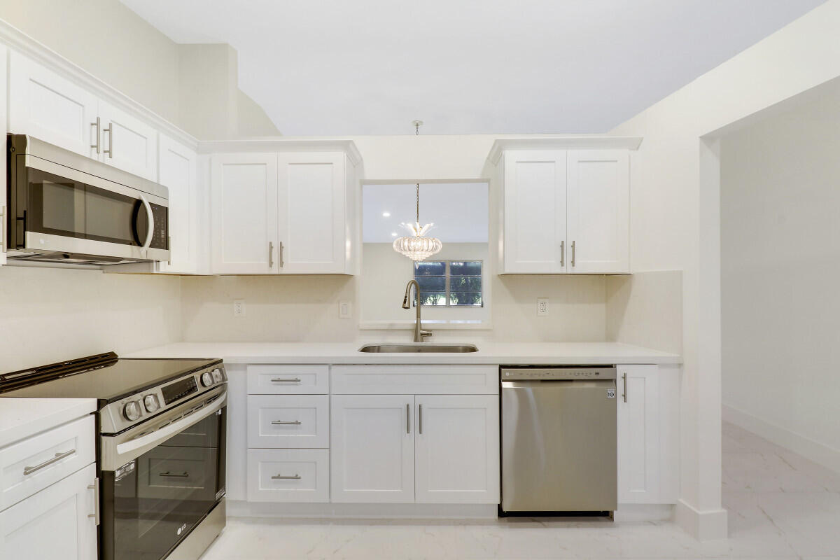 8273 Springtree Road Boca Raton, FL 33496 - Photo 3 of 31 House-171jpg