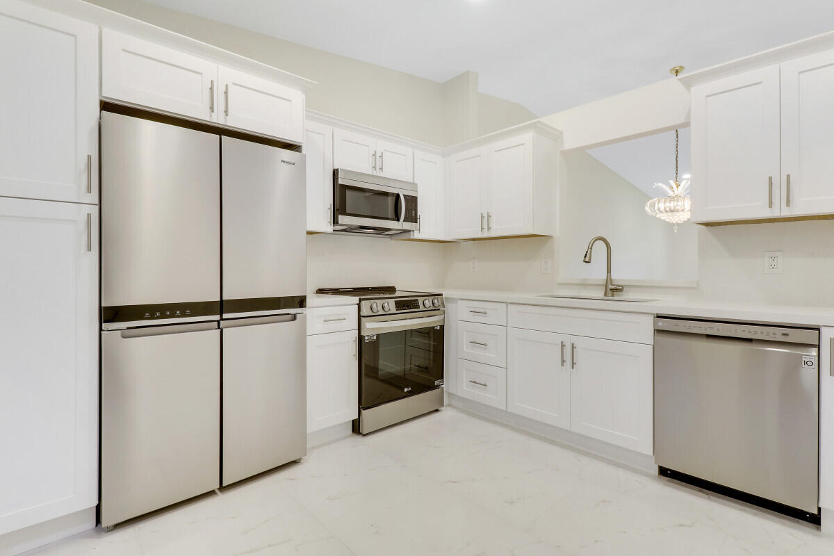 8273 Springtree Road Boca Raton, FL 33496 - Photo 5 of 31 House-131jpg