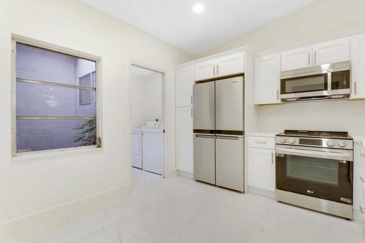 8273 Springtree Road Boca Raton, FL 33496 - Photo 6 of 31 House-141jpg