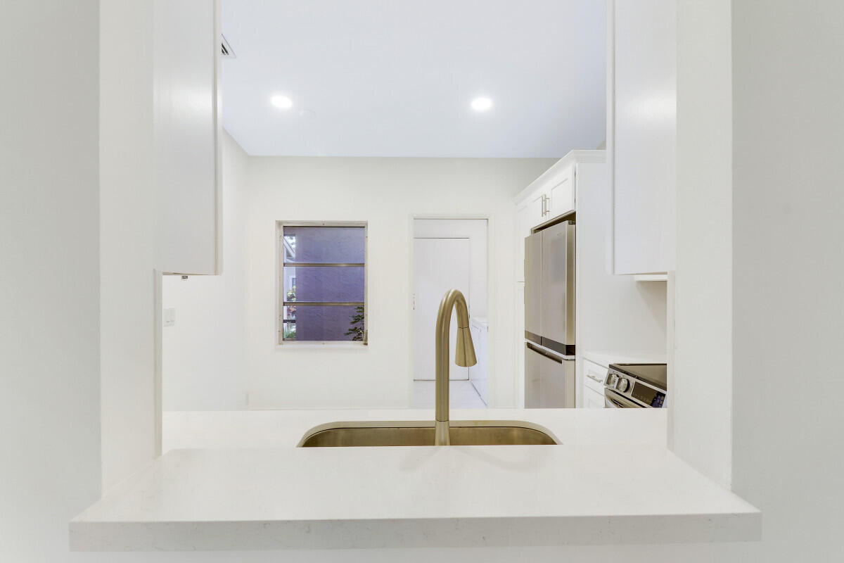 8273 Springtree Road Boca Raton, FL 33496 - Photo 9 of 31 House-321jpg